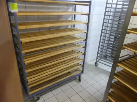 Cărucior cu scânduri basculante