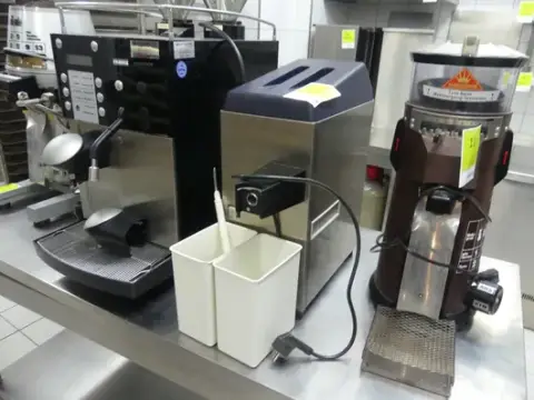 Gel o mat — automat pentru bătut frișcă
