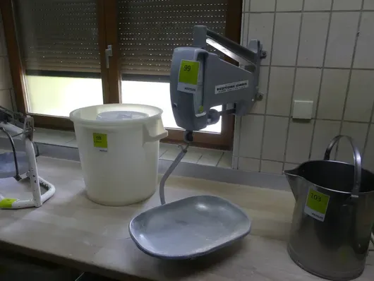 Cântar mecanic de perete cu înclinare