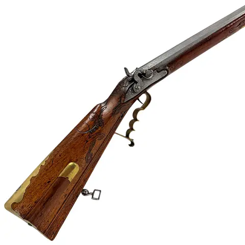 Barockes Jagdgewehr, beschnitzter Schaft mit Sterneinlage, auf Perkussion aptiert, um 1740