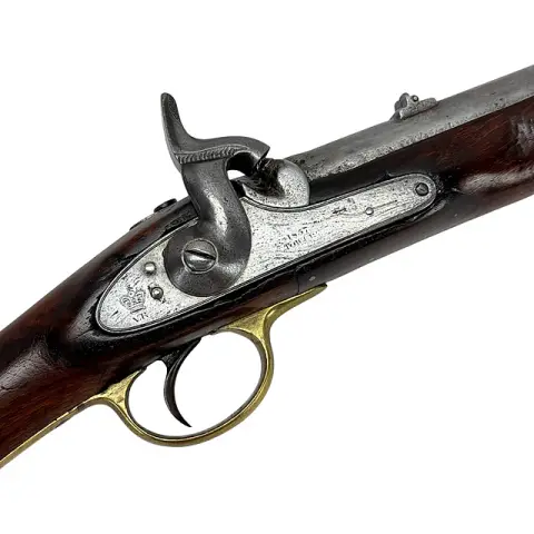 Britischer Perkussionskarabiner, wohl Pattern 1856, Schloss „TOWER“, Krone über „V.R“, datiert 1857