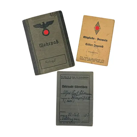 Dokumentengruppe Luftwaffe, Wehrpass Sanitäts-Oberfeldwebel, Führerschein, Hitler-Jugend-Ausweis