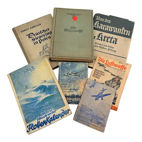 Konvolut Bücher und Hefte Zweiter Weltkrieg, Wehrmacht, Luftwaffe, Kriegsflugzeuge, Flottenkalender