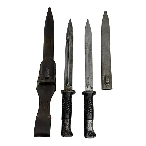 Zwei Seitengewehre 84/98 mit Scheiden, Koppelschuh, E. u. F. Hörster 1942 und Mundlos 1944