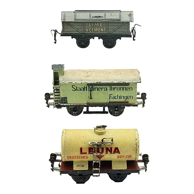 Tres vagones de mercancías escala 0, vagón cisterna Leuna y vagones cubiertos, años 1930