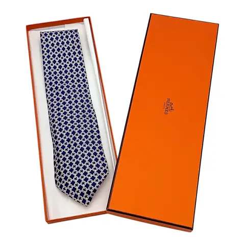 Hermès Paris, Seidenkrawatte mit Ringmuster, weiße Kettenglieder auf dunkelblauem Grund, mit Karton