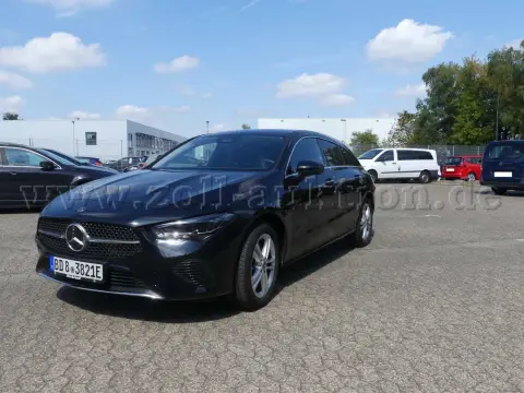 1 Mercedes-Benz CLA 250 e Shooting Brake con EQ - BD8-3821E