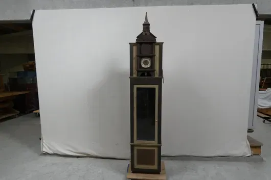 Requisite: Standuhr Turm