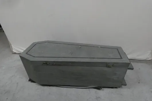 Гроб серый