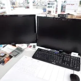 2 27" monitors brand: Terra
