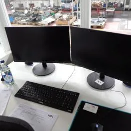 2 monitory 24" značka: Terra