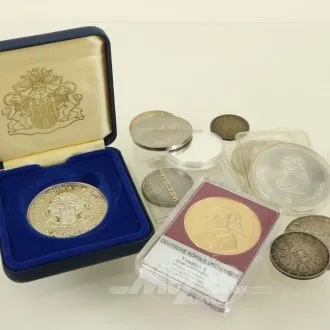 Lot of commemorative coins, mainly silver