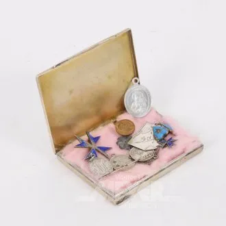Małe srebrne etui