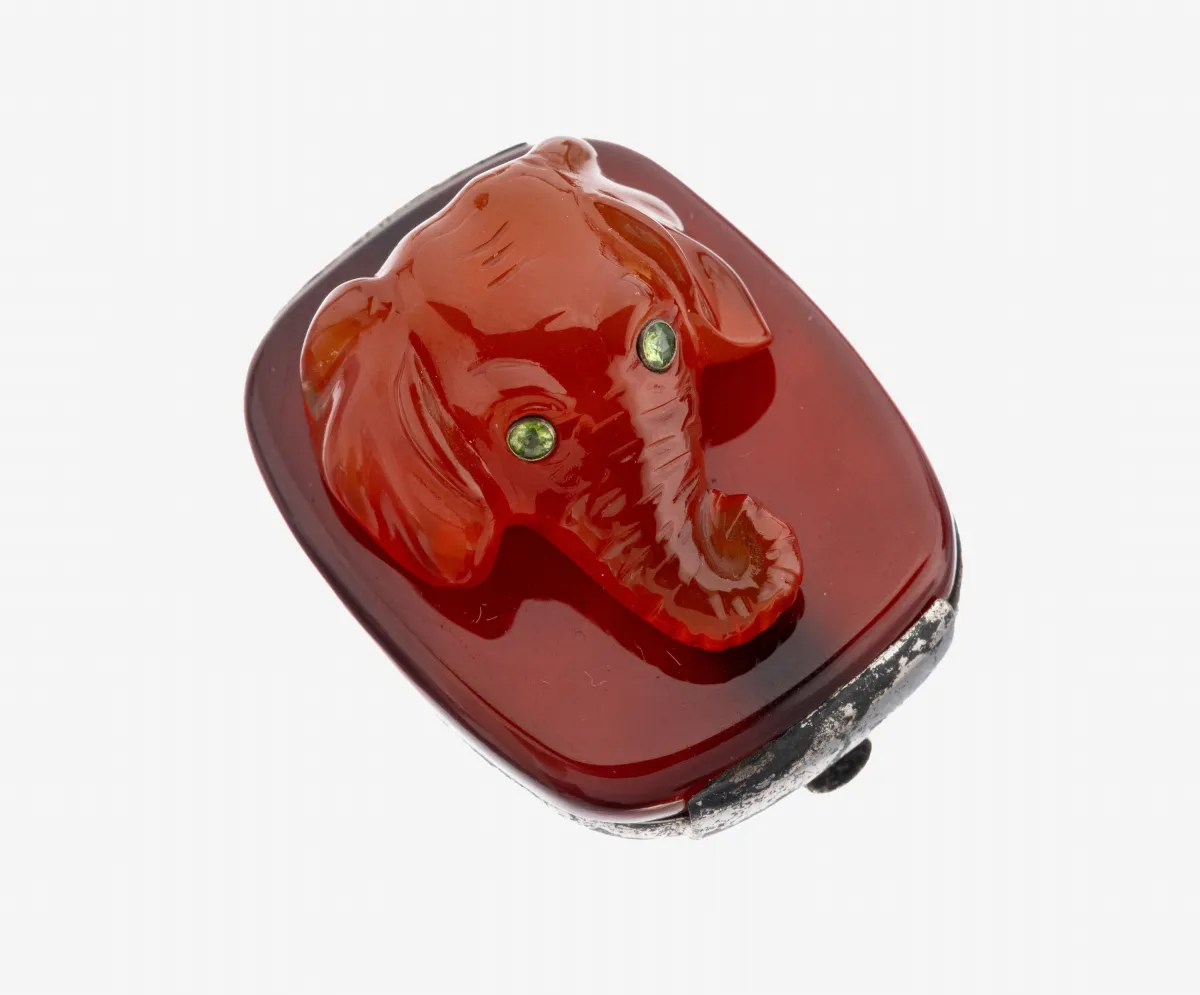 Clip de robe en agate original, Idar-Oberstein, vers 1920, monture en argent poinçonné, brun