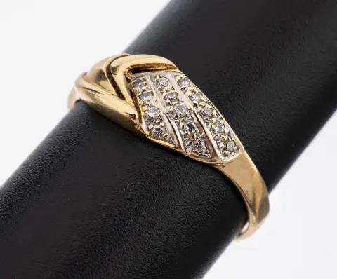 Bague diamant en or 14 ct, or 585/000, design asymétrique, 14 diamants tot. env.
