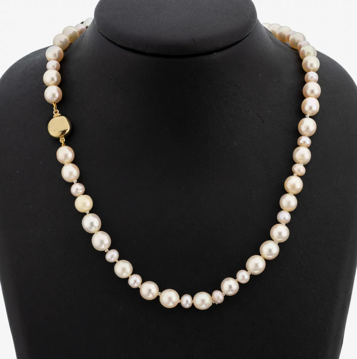 Perl-Collier mit 14 kt Gold Schließe, GG 585/000, l. barocke Akoyazuchtperlen, D. ca
