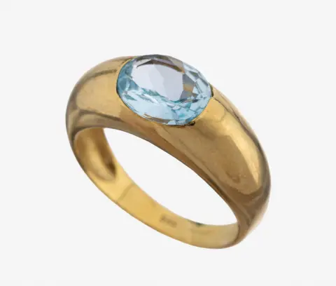 14 kt gouden topaasring, YG 585/000, eenvoudig design, ovaal gefacetteerde blauwe topaas (behandeld), RW