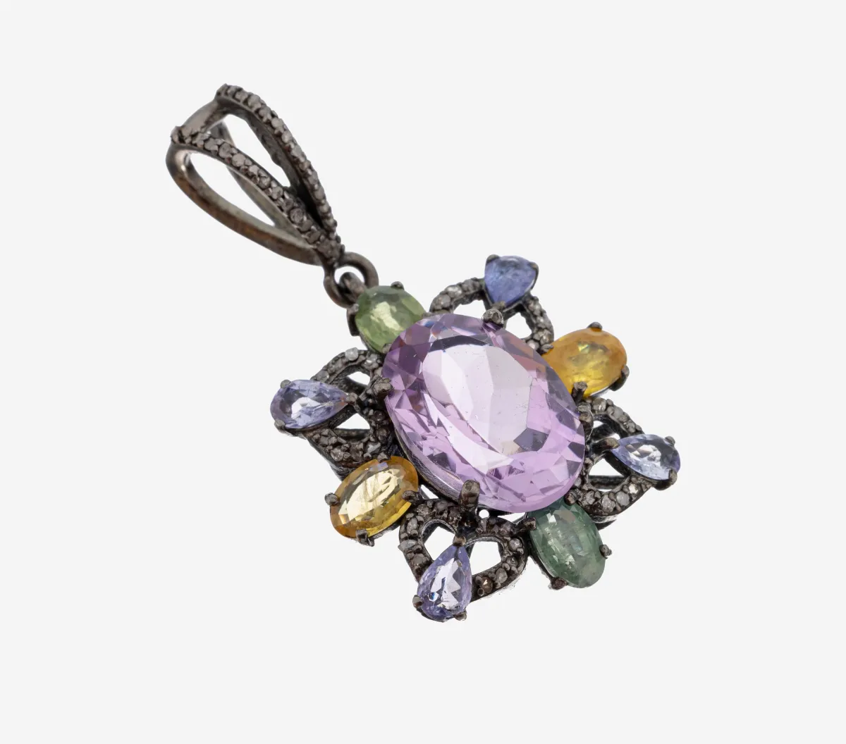 Amethyst-Saphir-Diamant-Anhänger, Silber geschw., mittig erhaben gefasster ovalfacett