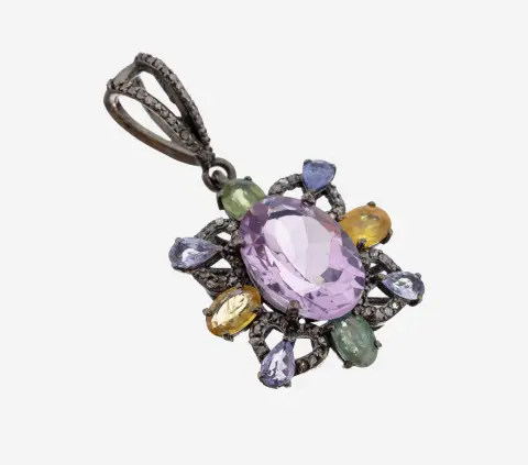 Amethist-saffier-diamant hanger, gerhodineerd zilver, centraal verhoogd gezette ovaal gefacetteerde amethist