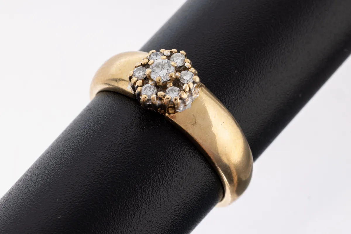 14 kt goud briljant ring, goud 585/000, bloemvormige ringkop, in meerdere niveaus, 7