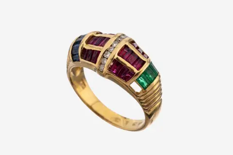18 kt goud briljant-robin-saffier-smaragd ring, geelgoud 750/000, ringschouders gegroefd, 9