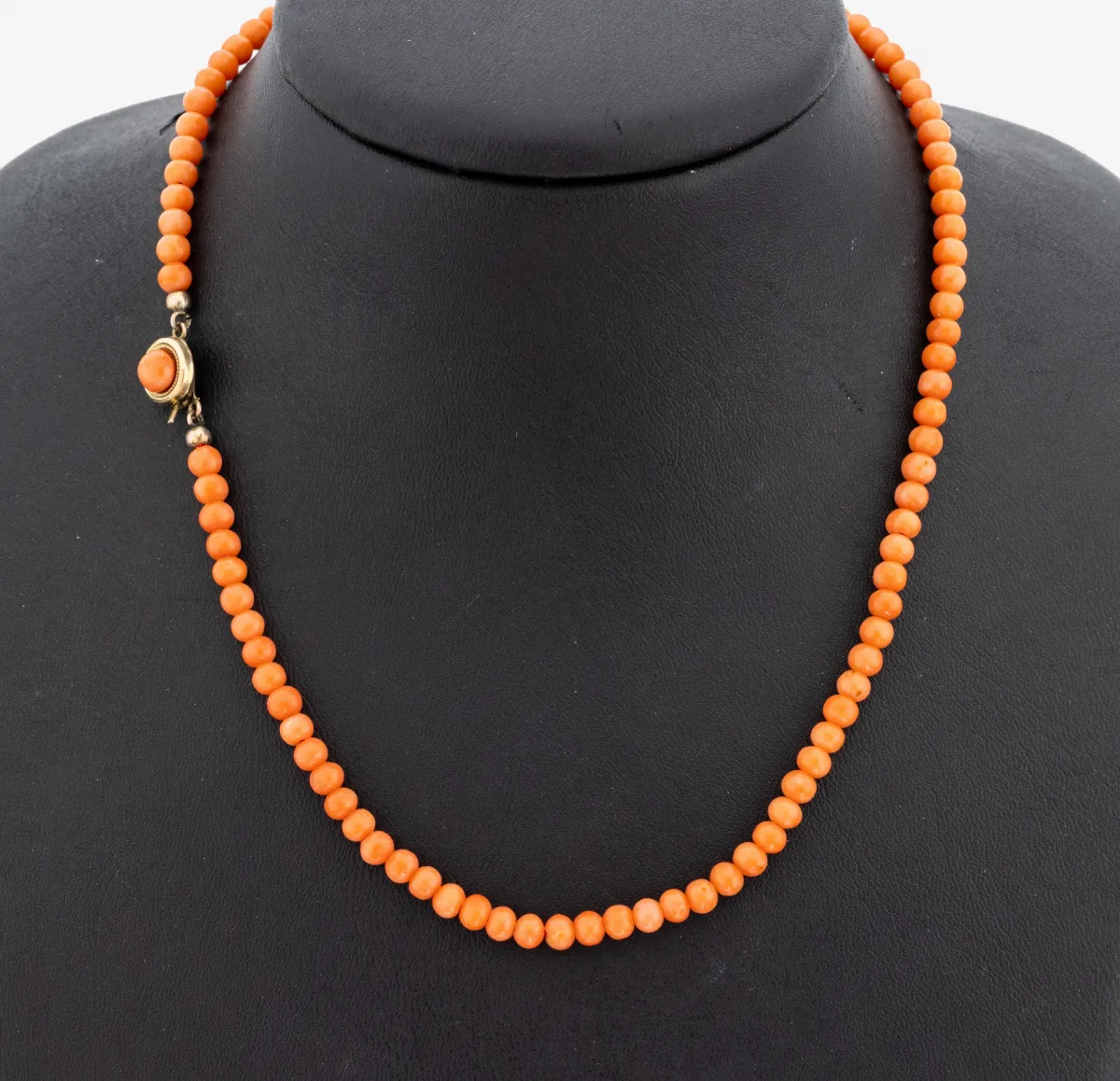Korallen-Collier mit 14 kt Gold Schließe, GG 585/000, Engelhautkorallen-Kugeln, D. ca
