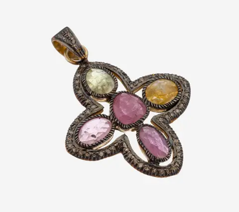Hanger gekleurde steen-diamant, zilver verguld en gerhodineerd, opengewerkt, gestileerd kruis, 5