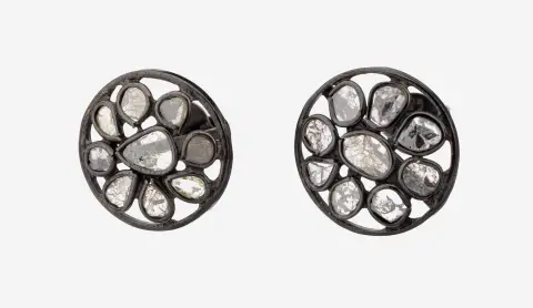 Paar diamanten oorknoppen, zwart gemaakt zilver, rond, opengewerkt, 18 diamantrozetten