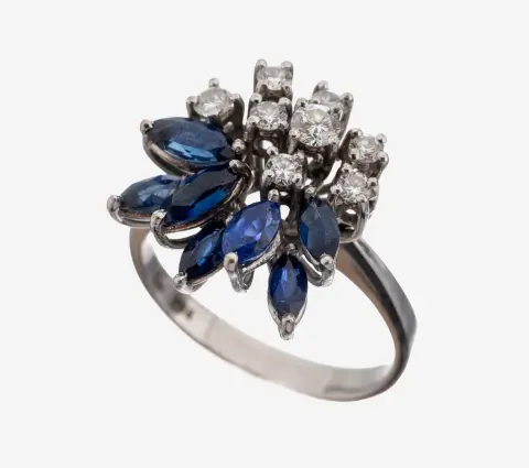 18 kt goud saffier-briljant ring, witgoud 750/000, ongebruikelijk design, 7 navette saffieren