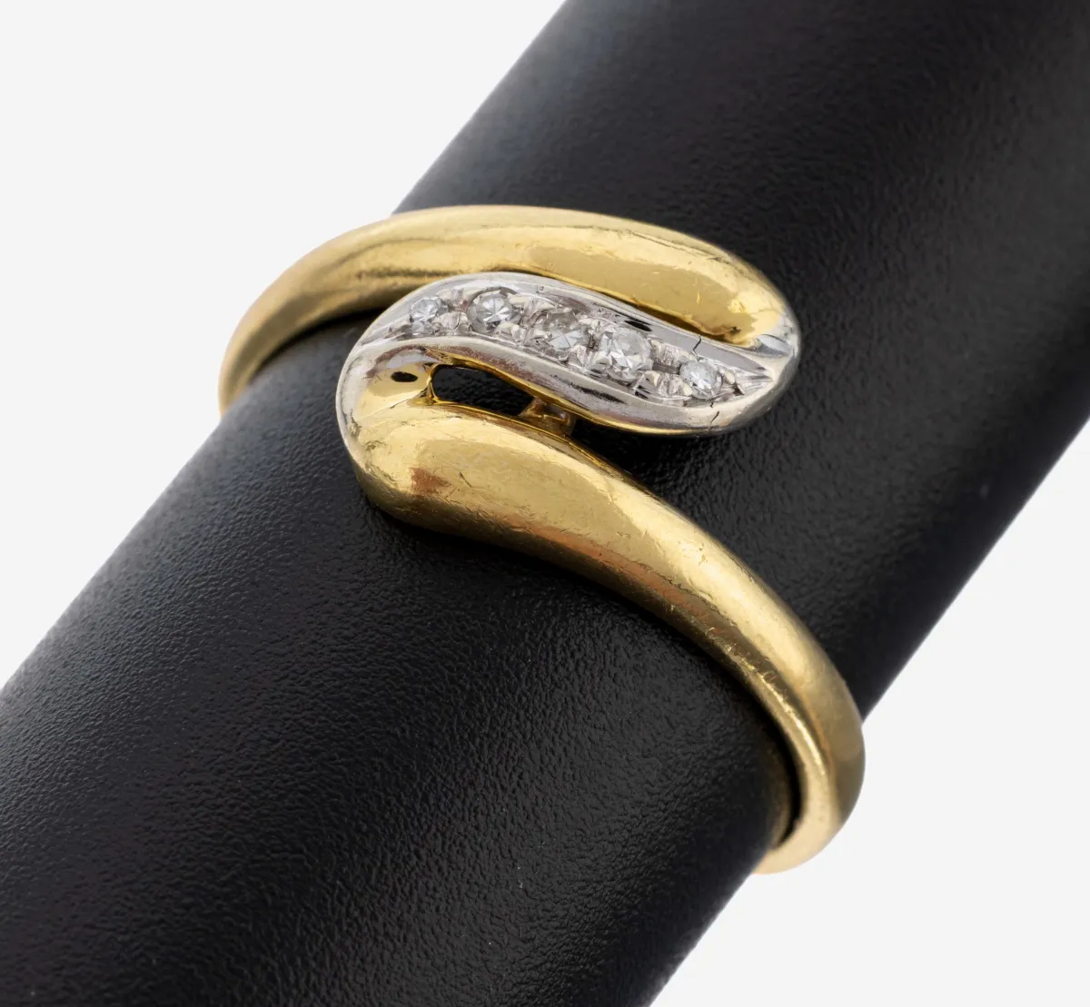 18 kt gold diamond ring, yellow/white gold 750/000, curved, 5 small 8/8 set in white gold