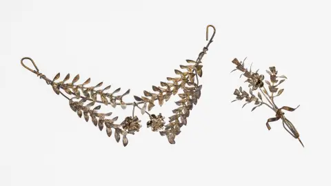 Parure de mariée, probablement d'Allemagne du Sud, 1850-1900, laiton argenté, comprenant : 1 couronne de mariée