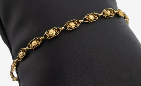 Bracelet en or 14 kt, vers 1910, or gris 585/000, maillons en fil de filigrane, L. env. 18 cm,