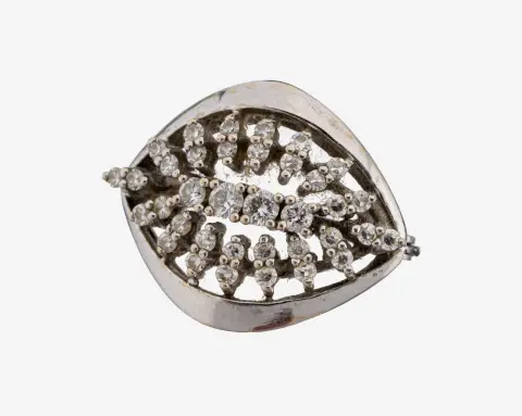 Broche diamant en or 14 kt, or gris 585/000 poinçonné, 4 brillants et 32 diamants 8/8 env.