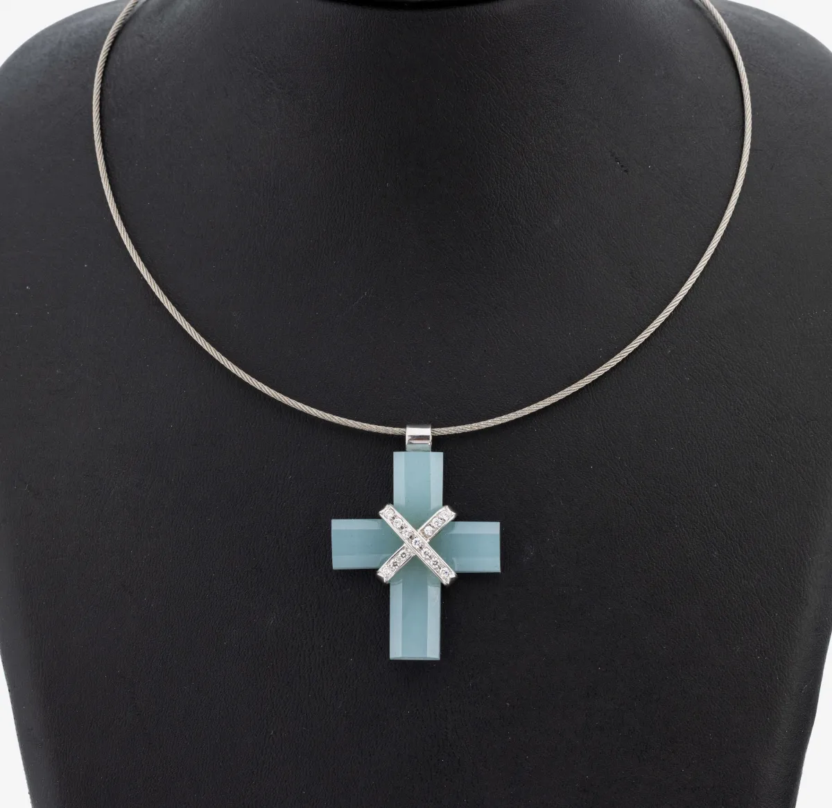 Pendentif croix or 14 kt avec aigue-marine et diamant, or blanc 585/000, croix facettée, aigue-marine, 13