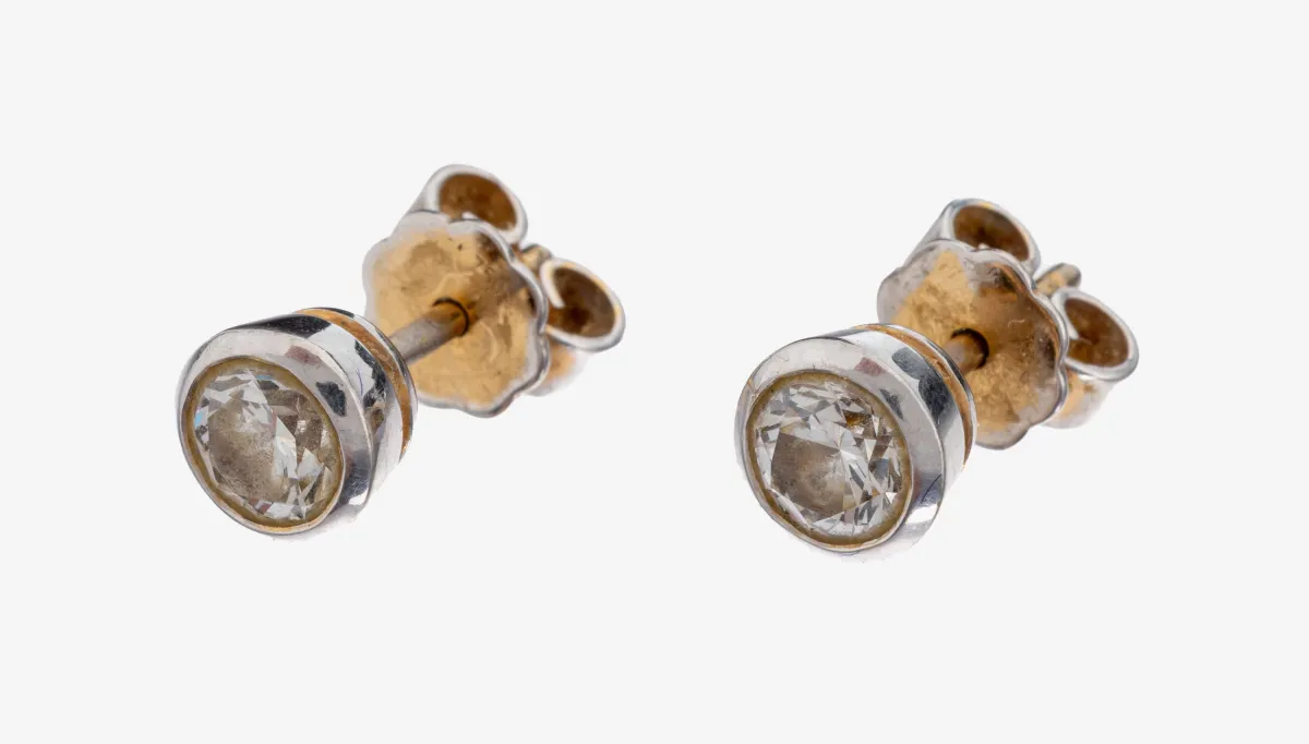 Pair of 18 kt gold diamond stud earrings, yellow gold 750/000, 2 diamonds total approx. 0.60 ct