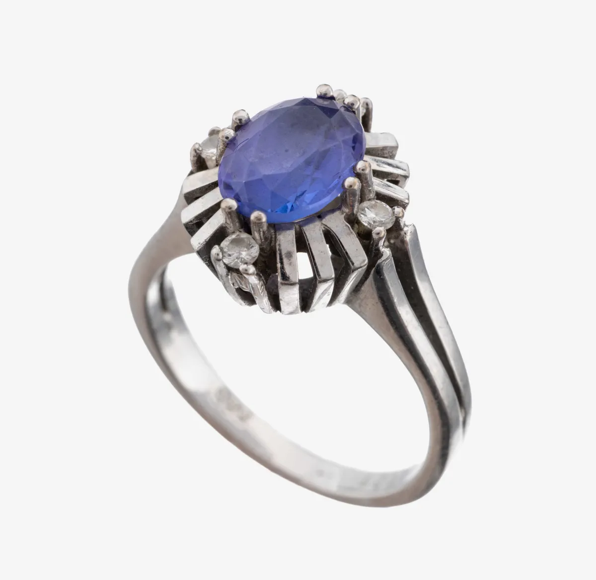 Bague or 14 kt tanzanite-brillant, or blanc 585/000, tanzanite ovale facetté central env. 1,0 ct,