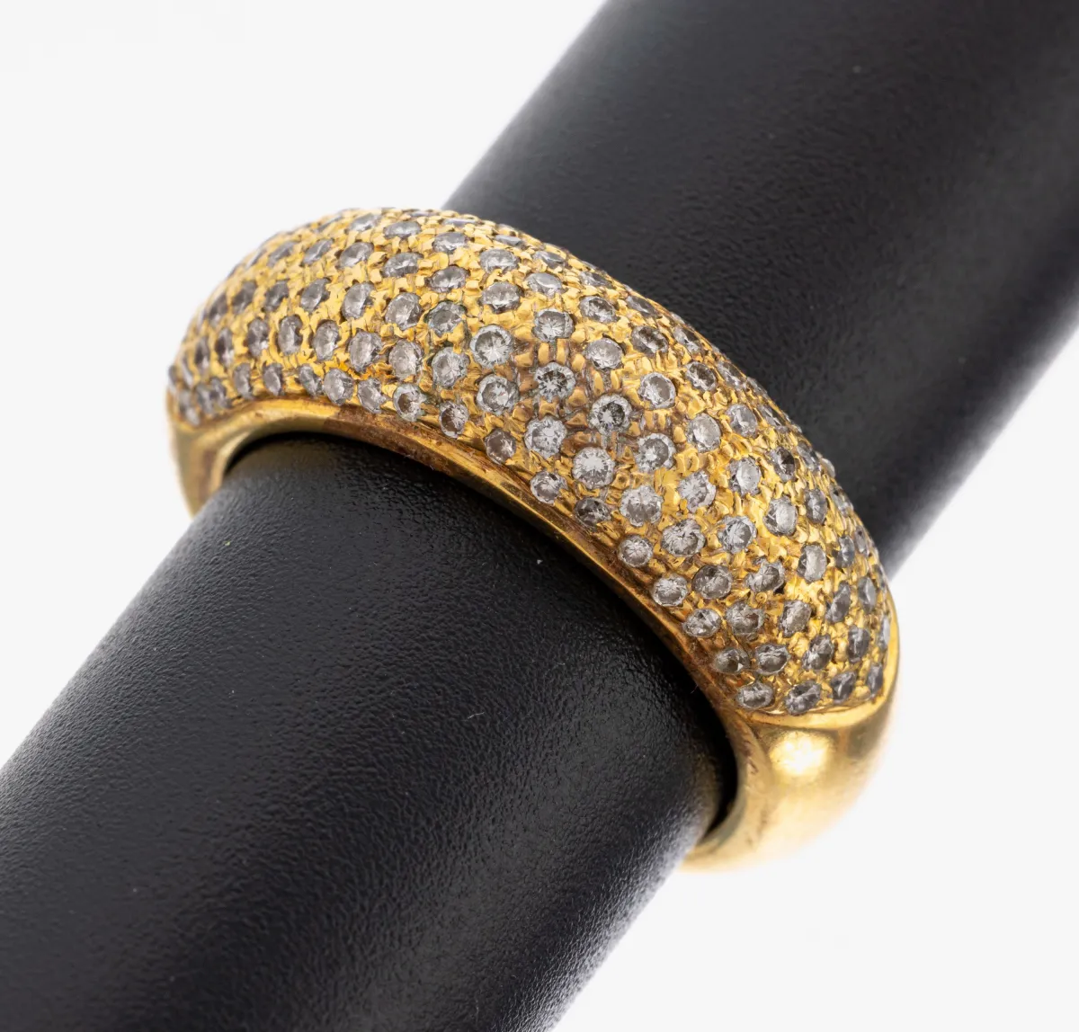 Bague en or 18 kt avec diamants, 750/000, 136 diamants total env. 0,68 ct blanc/si-p1, RW