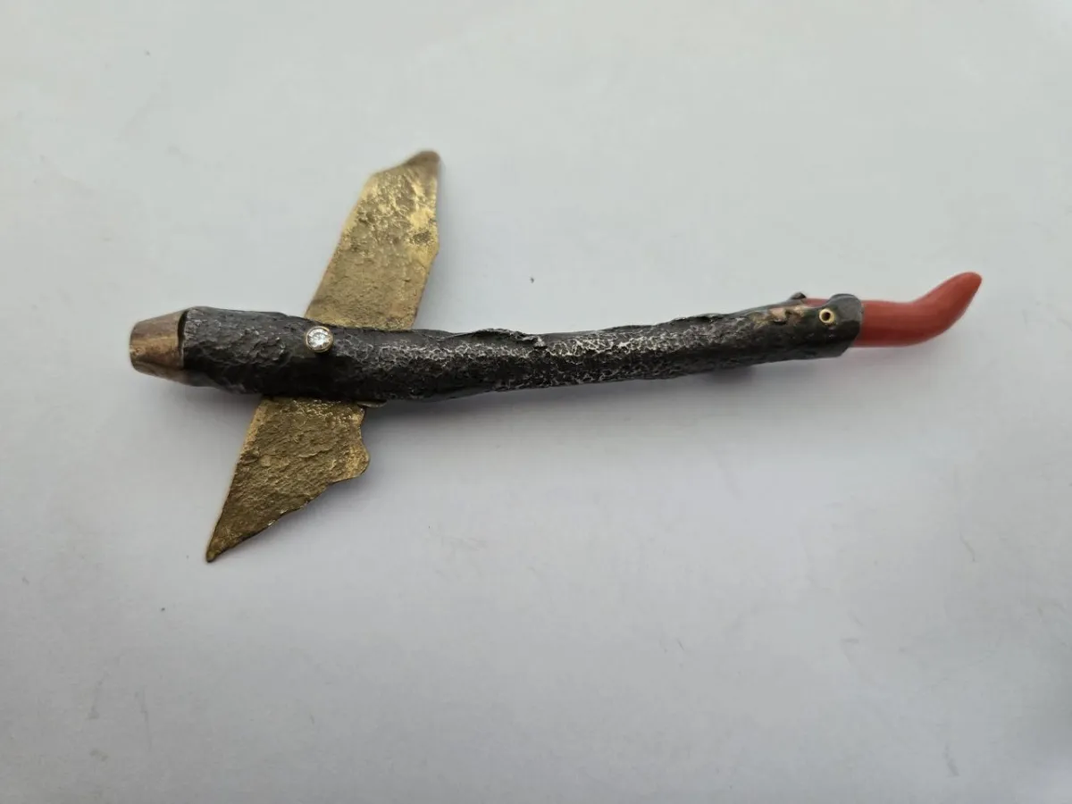 Ansteck-Schmuck (Gold, Silber, Koralle)