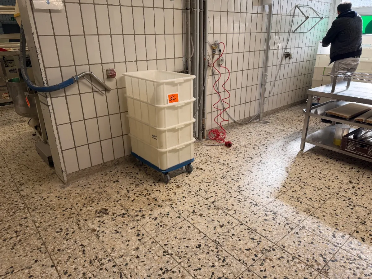 Partij kunststof bakken (containers)