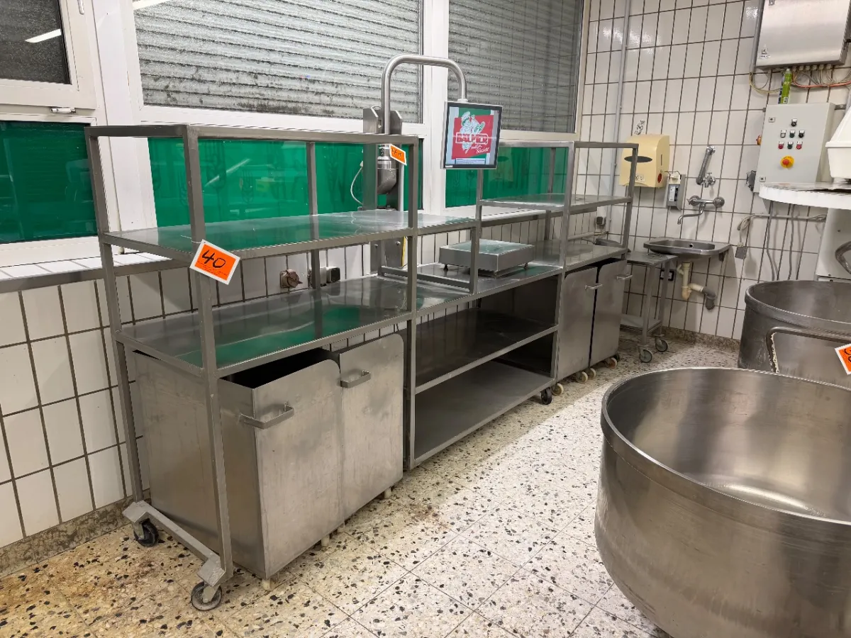 RVS werktafel (afm.: 331 x 65 x 160 cm)