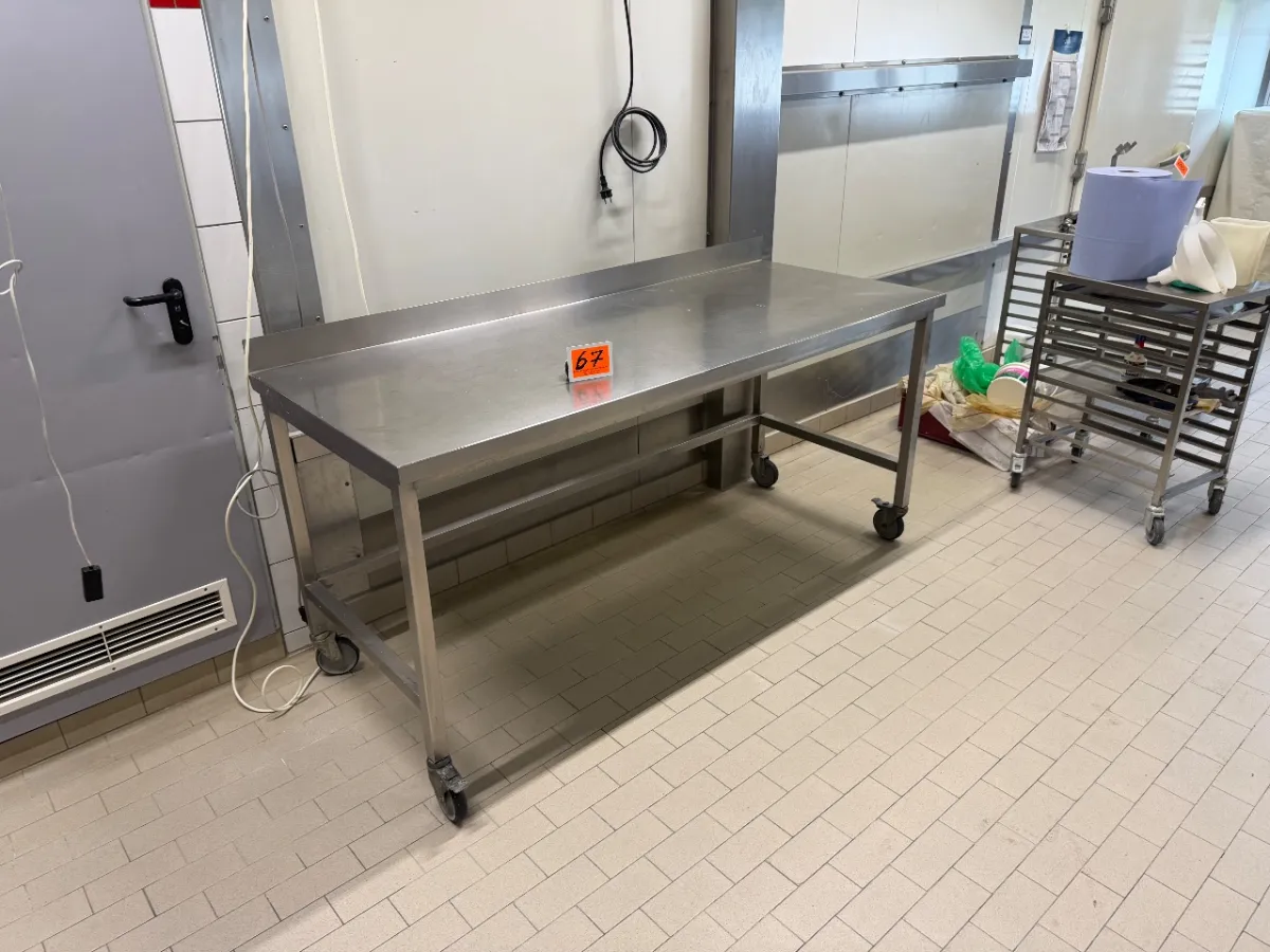 RVS werktafel (afm.: 200 x 80 x 95 cm)