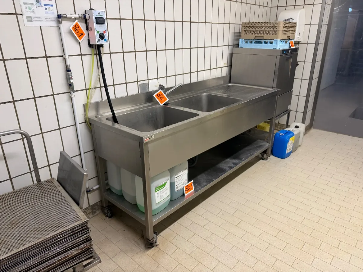 Dubbele wasbak (afm.: 200 x 70 x 92 cm)