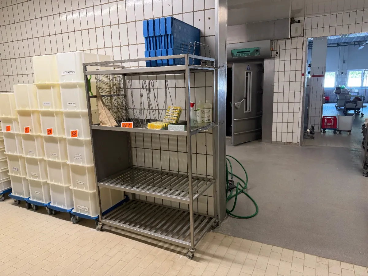Stainless steel rolling cart (dimensions: 120 x 60 x 188 cm)