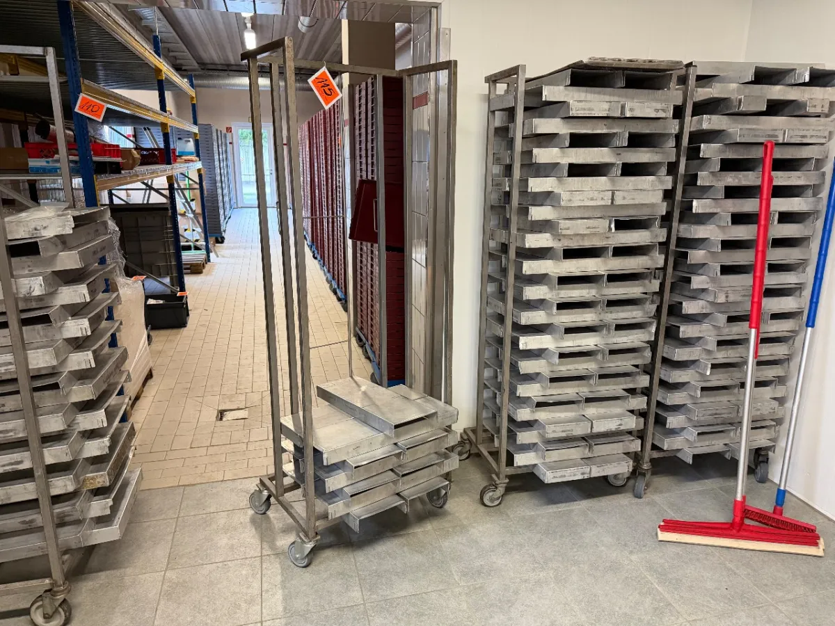Lot of aluminium kitchen rails (60 x 20 cm each)