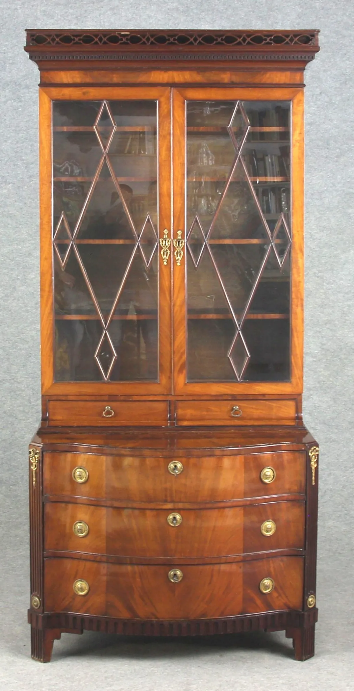 Classicisme – commode in twee delen – massief mahonie en mahonie fineer op eiken, , Noord-Duitsland, mogelijk Johann of Jacob Köster Altona rond 1775, g