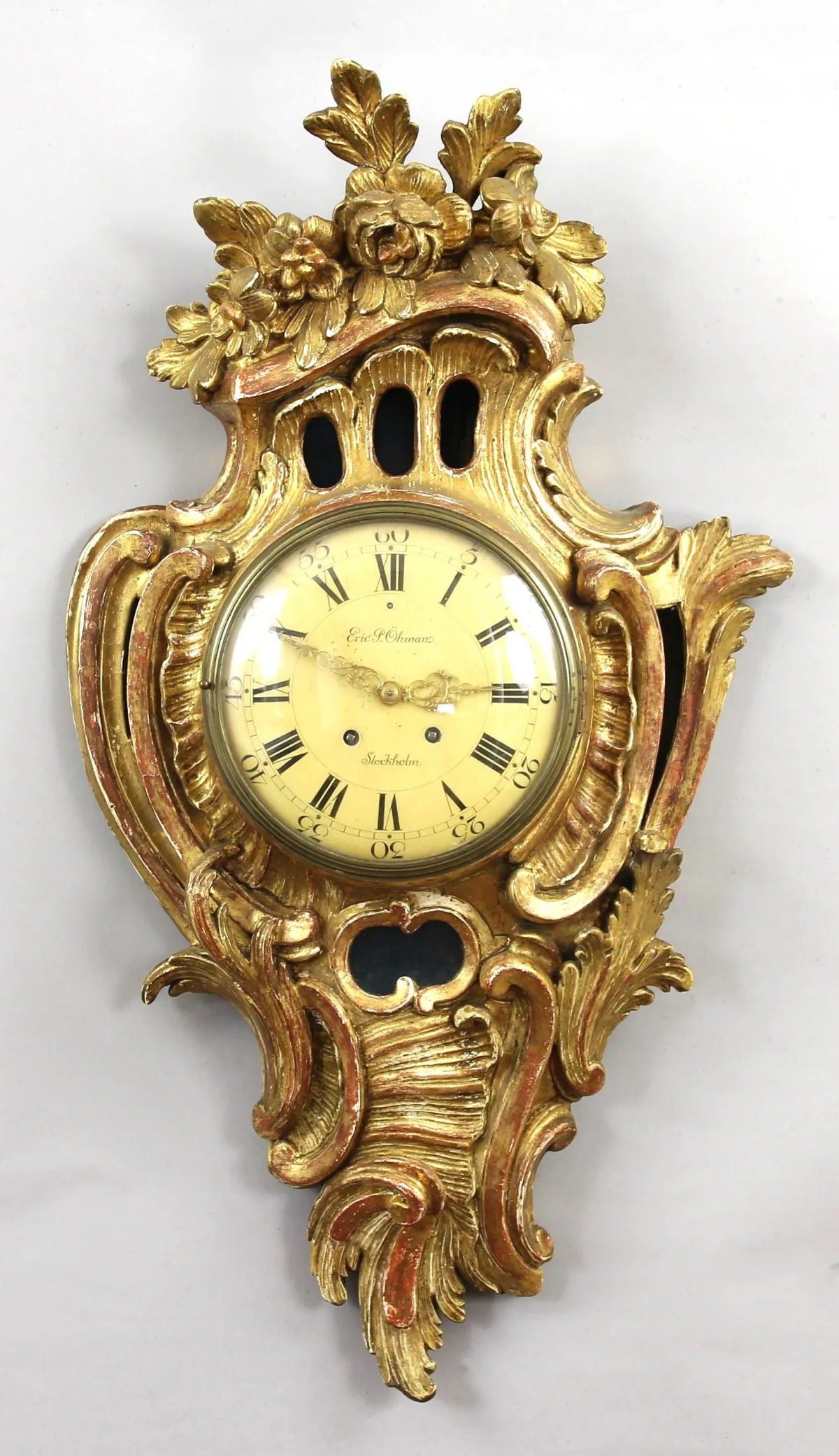 Rococo – wandklok – gesneden, gepolijste en vergulde houten kast, gesigneerd "Eric P. Öhmann Stockholm", H 75 cm, B 42 cm, Stockholm rond 1770, later Lenzkirch uurwerk