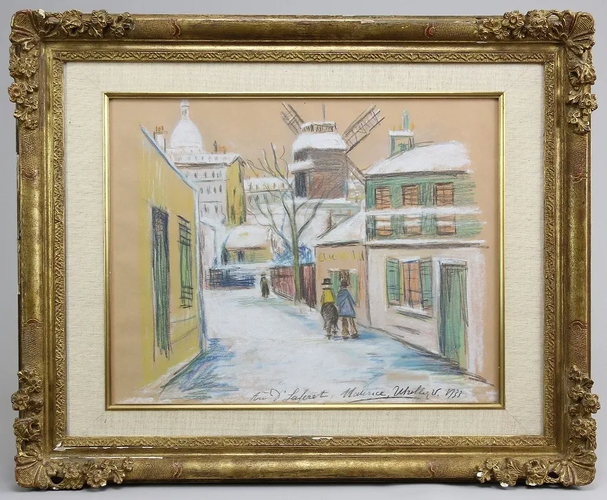 Utrillo, Maurice (Parijs 1883 – 1955 Dax) – Tekening, pastel op bruin papier, winterse straat in Montmartre met zicht op de Moulin de la Galette en Sacré-Cœur
