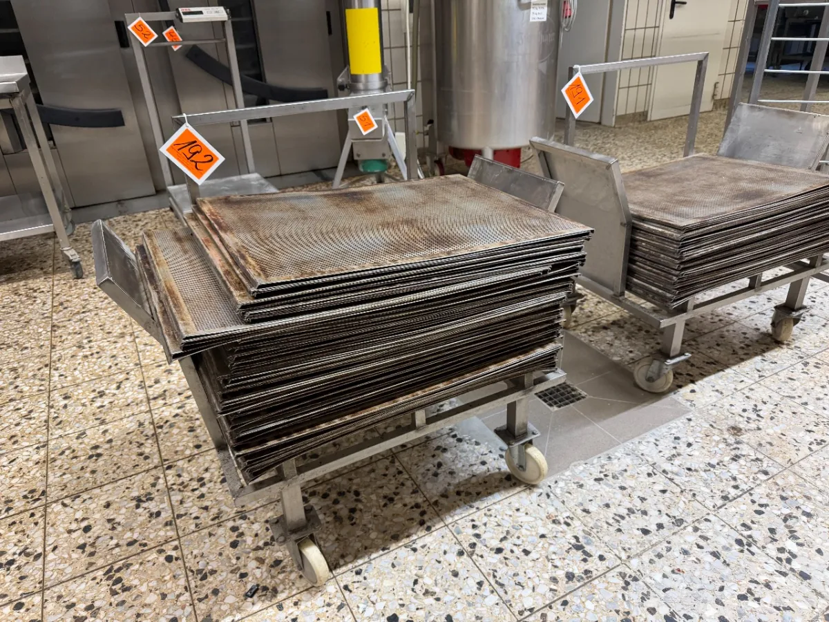 Stainless steel transport trolley (with 2 aluminium perforated sheets with rim)