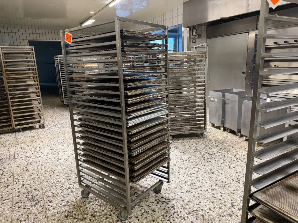 Stainless steel transport trolley (with 2-edge aluminium perforated sheets)