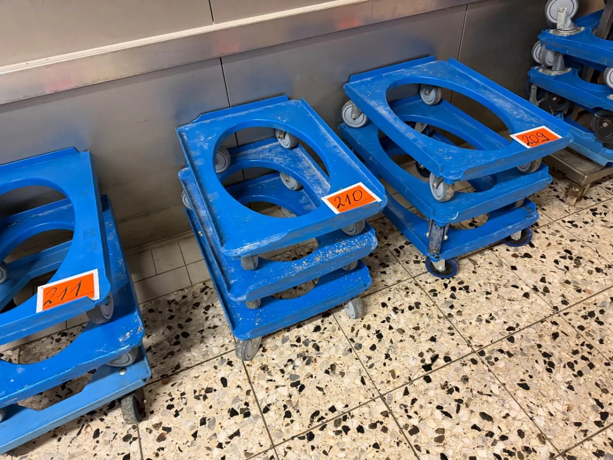 Posten fahrbare Untergestelle (3 Stück)